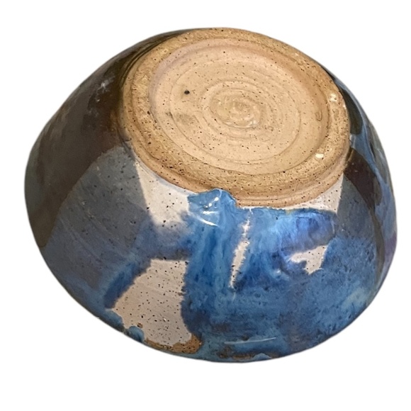 Circular Bowl, Hand-Built With Organic Edges & Unique Glazing - Picture 4 of 7